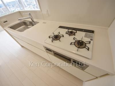 Kitchen ※Photo of the same layout on 24 floor. Decoration and fixture may differ.