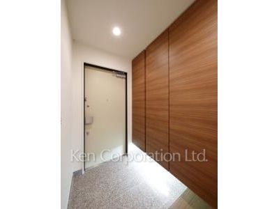 Entrance ※Photo of the same layout on 28 floor. Decoration and fixture may differ.