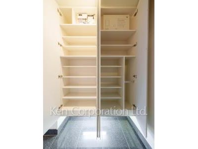 Shoes Closet