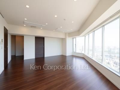 Living-Dining ※Photo of the same layout on 43 floor. Decoration and fixture may differ.