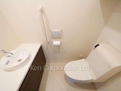 Walk-In Closet ※Photo of the same layout on 44 floor. Decoration and fixture may differ.
