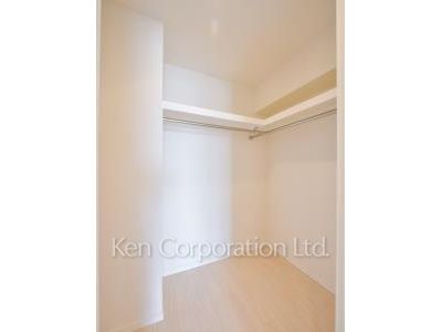 Walk-In Closet ※Photo of the same layout on 37 floor. Decoration and fixture may differ.