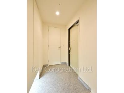 Entrance ※Photo of the same layout on 37 floor. Decoration and fixture may differ.