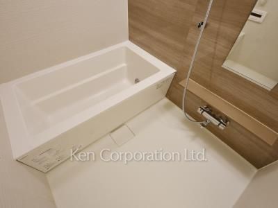 Bath ※Photo of the same layout on 37 floor. Decoration and fixture may differ.