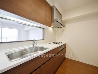 Kitchen ※Photo of the same layout on 16 floor. Decoration and fixture may differ.