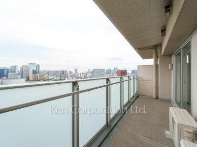 Entrance ※Photo of the same layout on 22 floor. Decoration and fixture may differ.