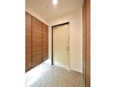 Entrance ※Photo of the same layout on 22 floor. Decoration and fixture may differ.