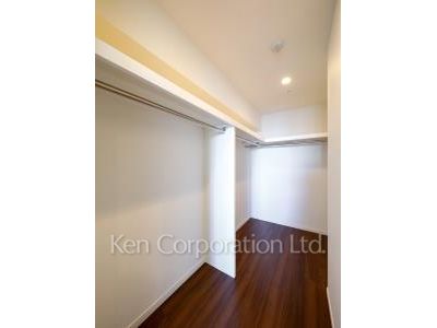 Walk in Closet *Photo of similar layout