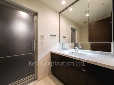 Powder Room  *Photo of similar layout