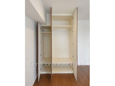 Closet ※Photo of the same layout on 28 floor. Decoration and fixture may differ.