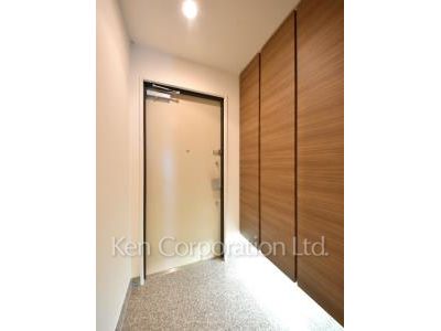 Entrance ※Photo of the same layout on 28 floor. Decoration and fixture may differ.
