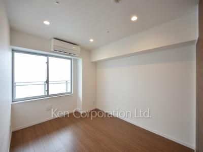 Bedroom ※Photo of the same layout on 28 floor. Decoration and fixture may differ.