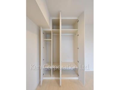 Closet ※Photo of the same layout on 20 floor. Decoration and fixture may differ.