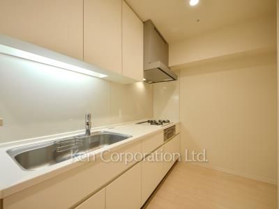 Kitchen ※Photo of the same layout on 20 floor. Decoration and fixture may differ.