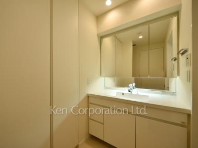 Powder Room ※Photo of the same layout on 20 floor. Decoration and fixture may differ.