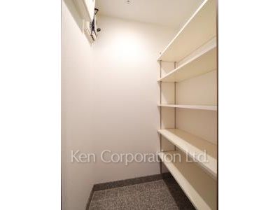 Storage ※Photo of the same layout on 22 floor. Decoration and fixture may differ.