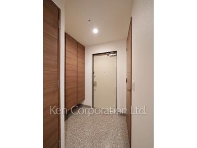 Entrance ※Photo of the same layout on 22 floor. Decoration and fixture may differ.