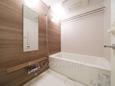 Bath ※Photo of the same layout on 19 floor. Decoration and fixture may differ.