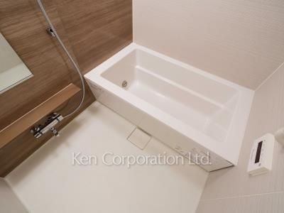 Bath ※Photo of the same layout on 19 floor. Decoration and fixture may differ.