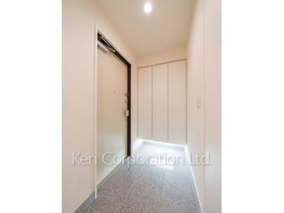 Entrance ※Photo of the same layout on 19 floor. Decoration and fixture may differ.