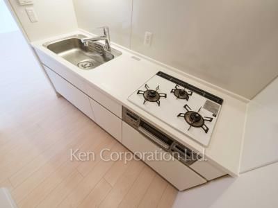 Kitchen ※Photo of the same layout on 19 floor. Decoration and fixture may differ.