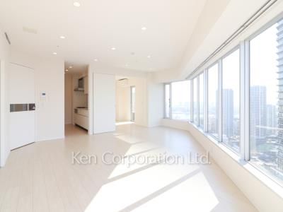 Living-Dining ※Photo of the same layout on 38 floor. Decoration and fixture may differ.