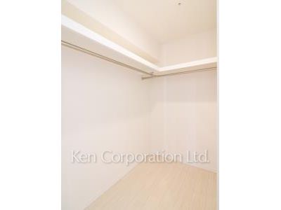 Walk-In Closet ※Photo of the same layout on 38 floor. Decoration and fixture may differ.