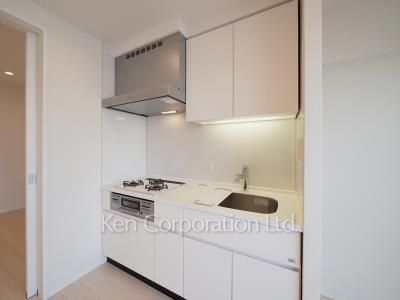 Kitchen ※Photo of the same layout on 18 floor. Decoration and fixture may differ.