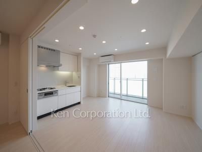 Living-Dining ※Photo of the same layout on 18 floor. Decoration and fixture may differ.