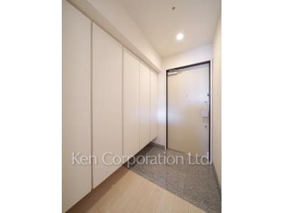 Entrance ※Photo of the same layout on 18 floor. Decoration and fixture may differ.
