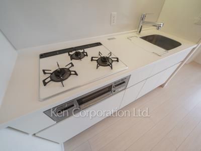 Kitchen ※Photo of the same layout on 18 floor. Decoration and fixture may differ.