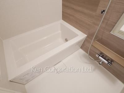 Bath ※Photo of the same layout on 18 floor. Decoration and fixture may differ.