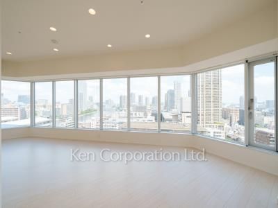 Living-Dining ※Photo of the same layout on 21 floor. Decoration and fixture may differ.
