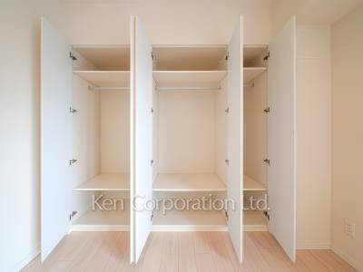 Closet ※Photo of the same layout on 20 floor. Decoration and fixture may differ.
