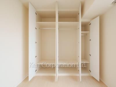 Closet ※Photo of the same layout on 14 floor. Decoration and fixture may differ.