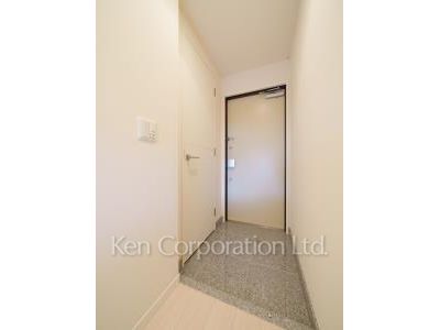 Entrance ※Photo of the same layout on 14 floor. Decoration and fixture may differ.