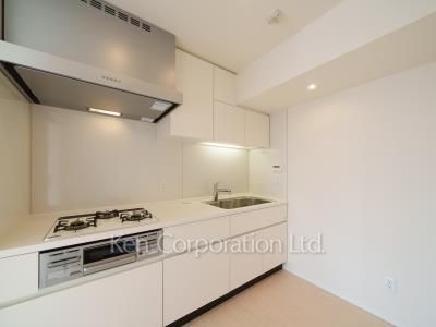 Kitchen ※Photo of the same layout on 14 floor. Decoration and fixture may differ.