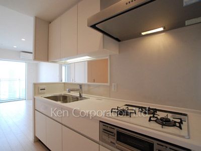 Kitchen ※Photo of the same layout on 36 floor. Decoration and fixture may differ.