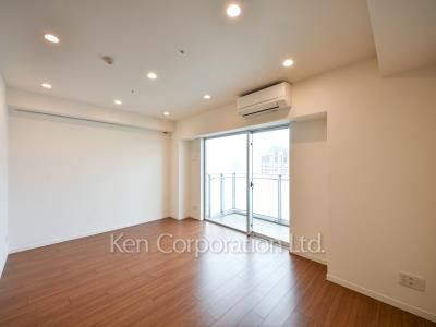Living-Dining ※Photo of the same layout on 33 floor. Decoration and fixture may differ.