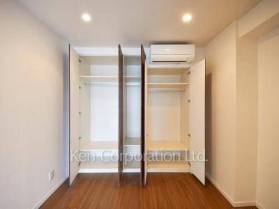 Closet ※Photo of the same layout on 33 floor. Decoration and fixture may differ.
