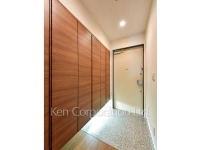 Entrance ※Photo of the same layout on 33 floor. Decoration and fixture may differ.
