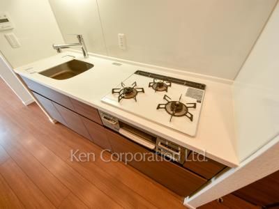 Kitchen ※Photo of the same layout on 33 floor. Decoration and fixture may differ.