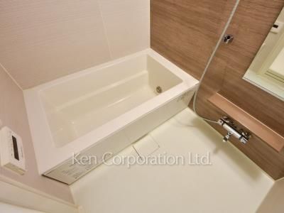 Bath ※Photo of the same layout on 33 floor. Decoration and fixture may differ.