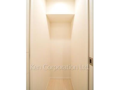 Storage ※Photo of the same layout on 38 floor. Decoration and fixture may differ.