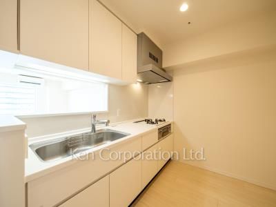 Kitchen ※Photo of the same layout on 38 floor. Decoration and fixture may differ.