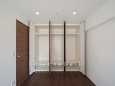 Closet ※Photo of the same layout on 21 floor. Decoration and fixture may differ.