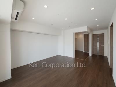 Living-Dining ※Photo of the same layout on 21 floor. Decoration and fixture may differ.