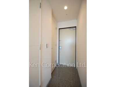 Entrance ※Photo of the same layout on 36 floor. Decoration and fixture may differ.