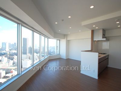 Living-Dining ※Photo of the same layout on 27 floor. Decoration and fixture may differ.