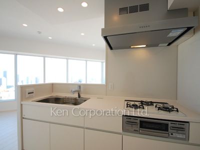 Kitchen ※Photo of the same layout on 36 floor. Decoration and fixture may differ.